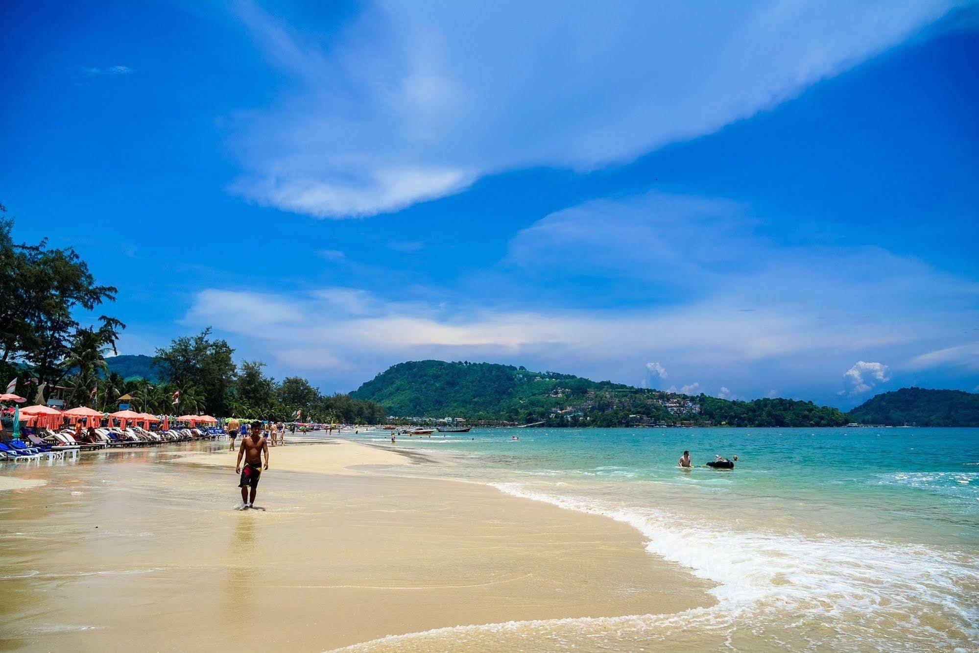 The Royal Palm Beach Front Patong Buitenkant foto